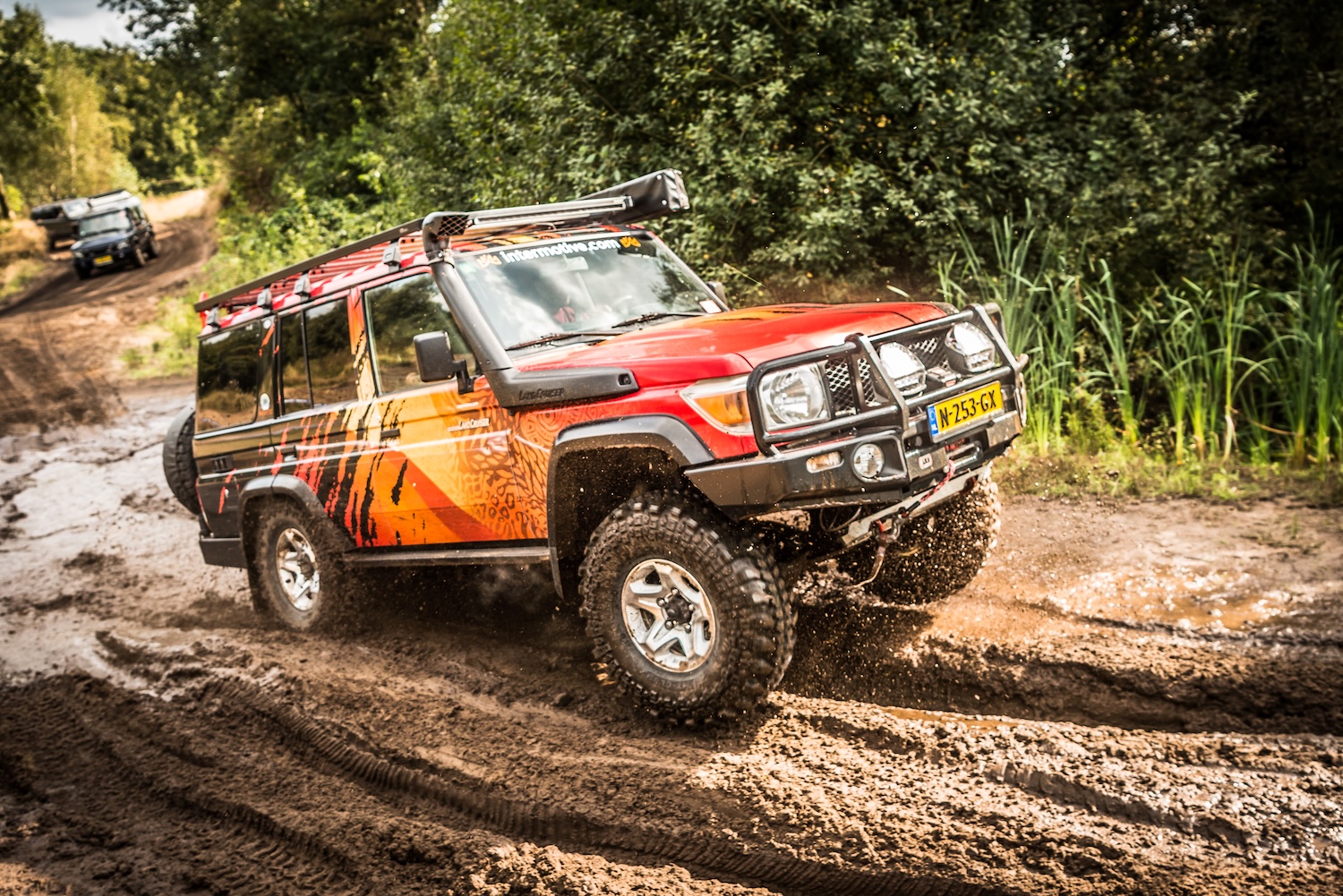 Nieuwe LandCruiser 70 uit de waterbak H&R Loo Offroad